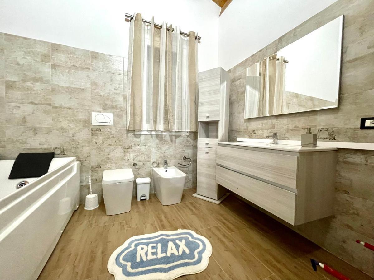 Villa Nunzia Con Piscina, Sauna E Idromassaggio. Floridia Exterior foto